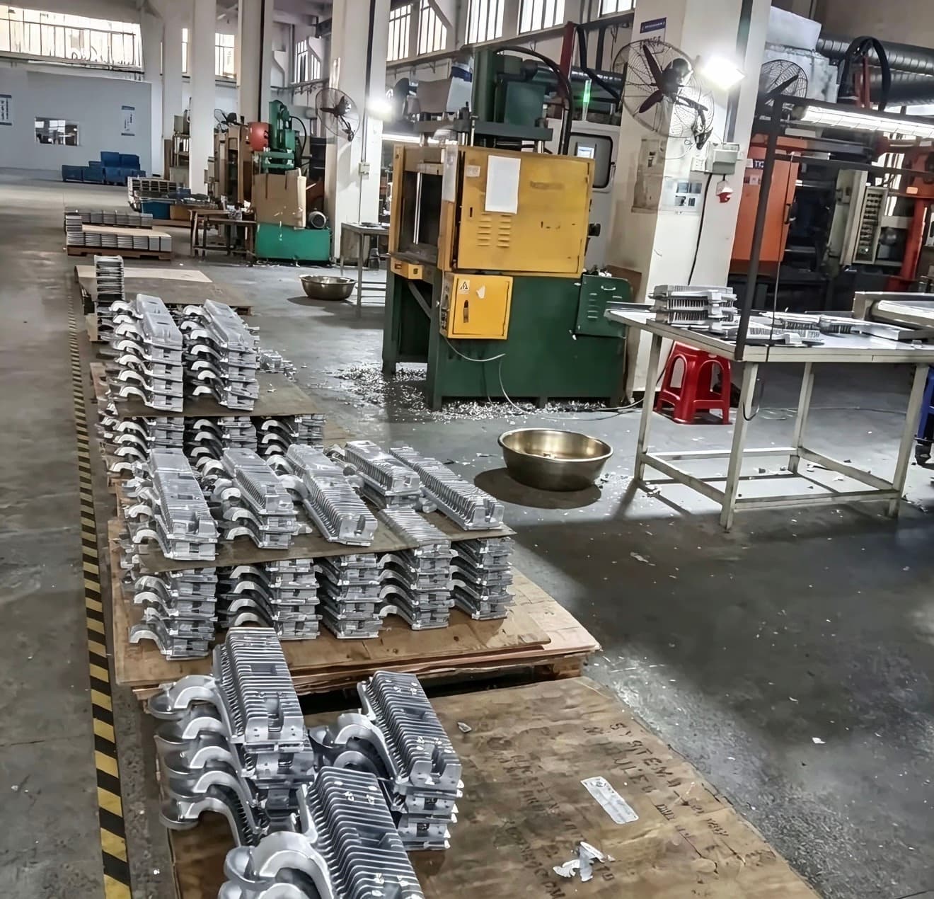 HSX aluminum die casting workshop with production machines and aluminum die-cast parts
