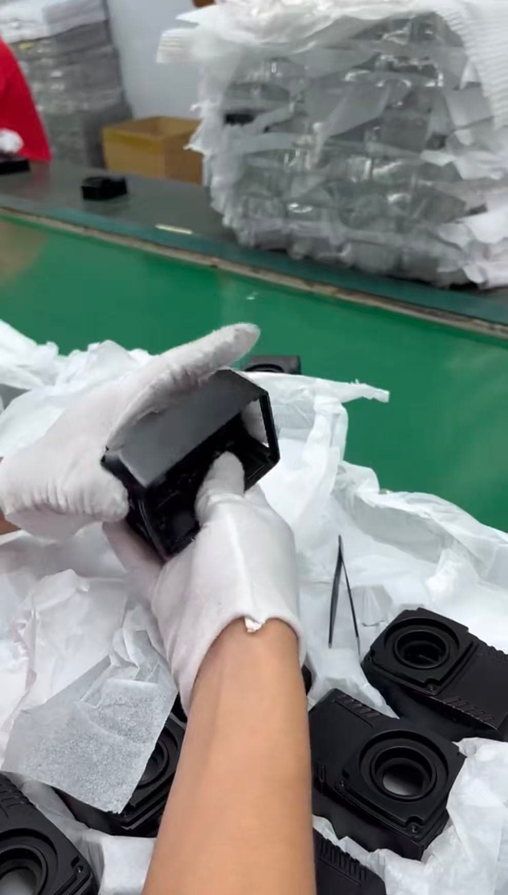 Manual visual inspection of finished aluminum parts before packing at HSX.